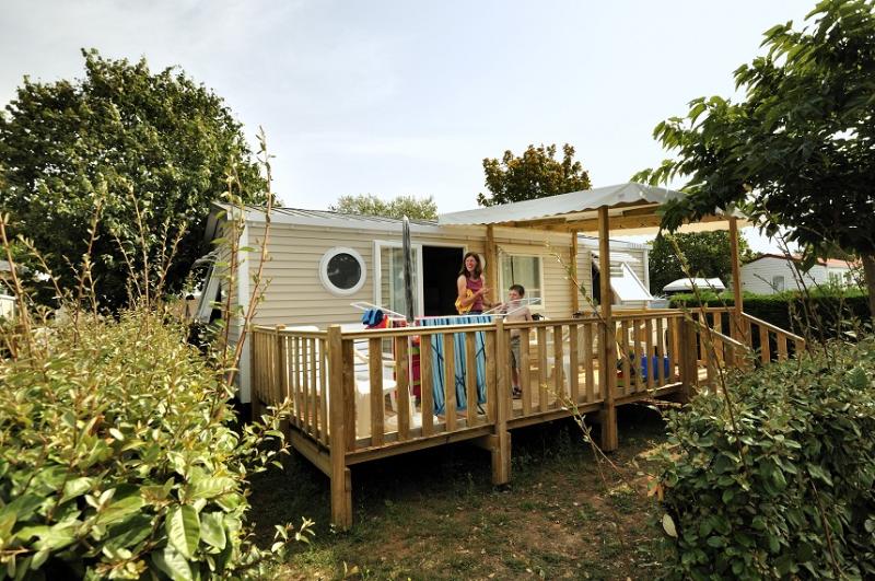 Mobil-Home CONFORT 31m² (3 chambres) + TV + terrasse semi-couverte