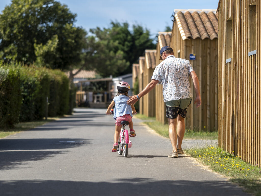 Camping avec bornes de recharge - Camping les Ilates
